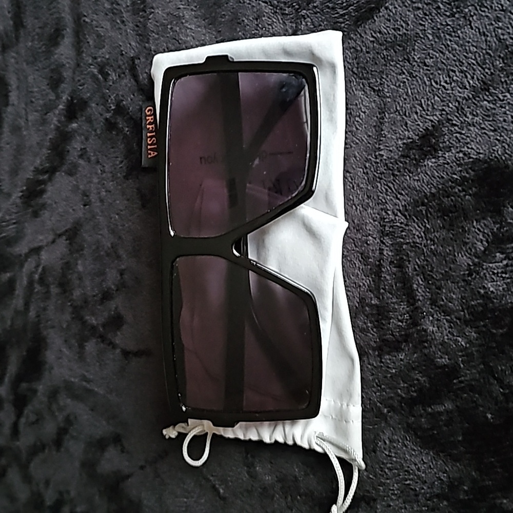 Oversized Square Sunglasses - Picture 3 of 4